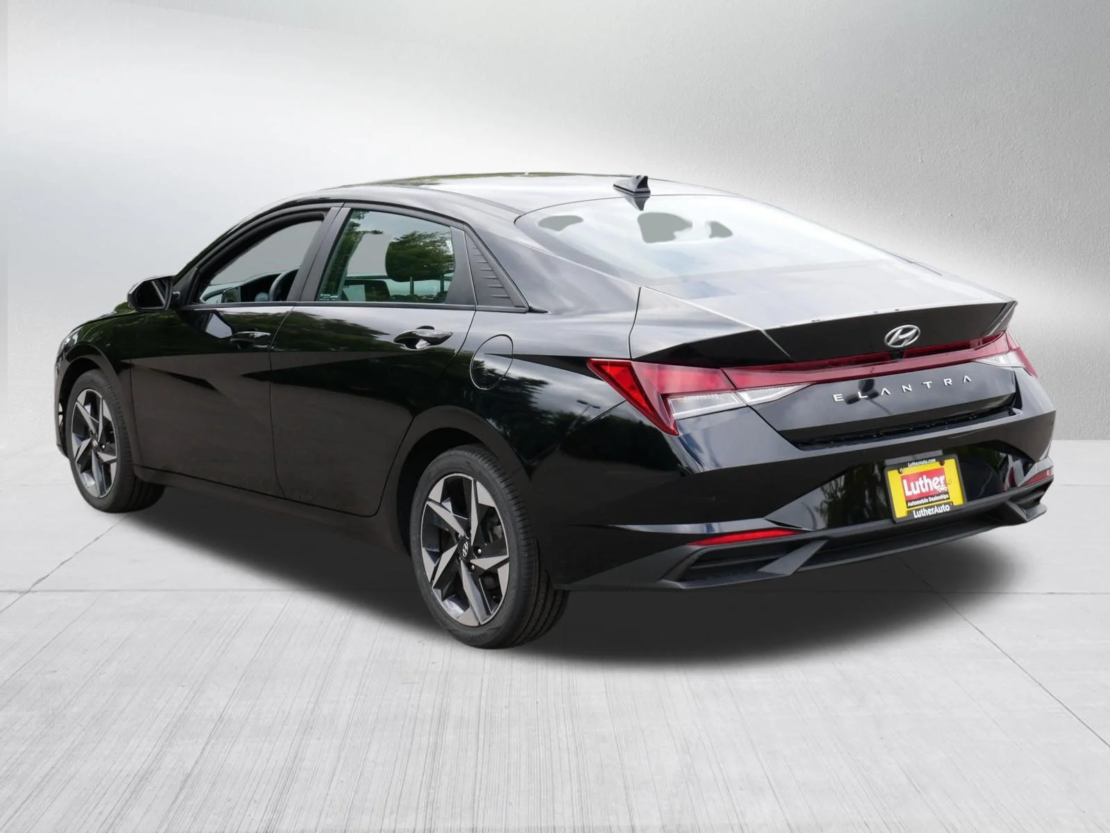 Used 2023 Onyx Black Hyundai SEL image 5