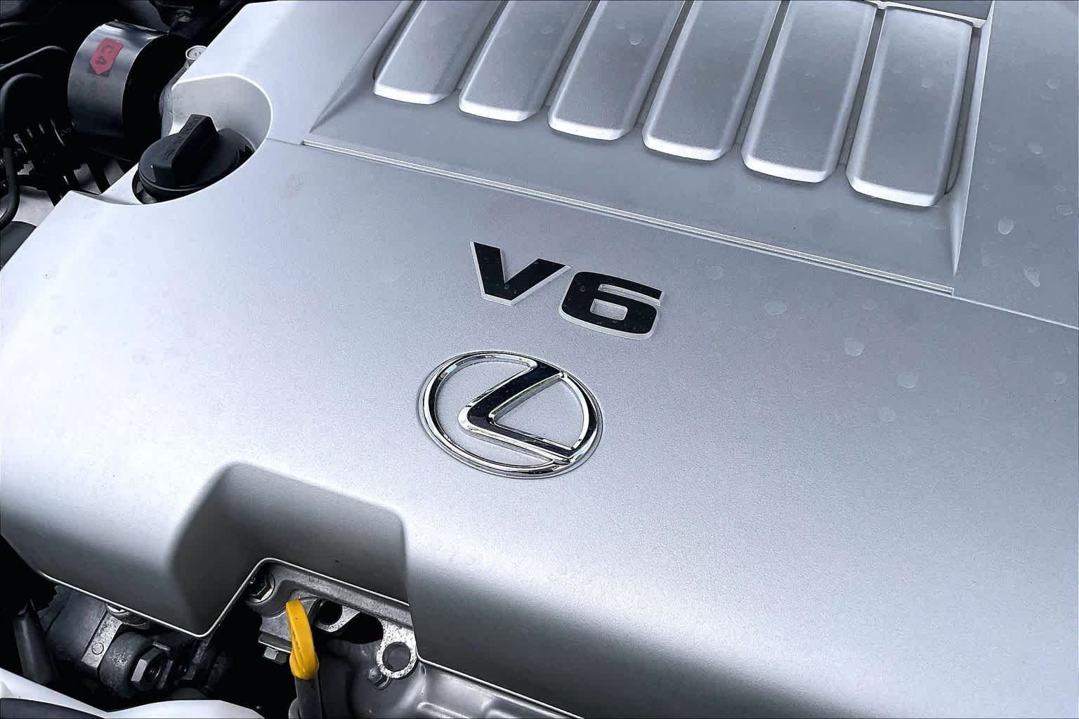 Used 2015 Atomic Silver Lexus  image 30