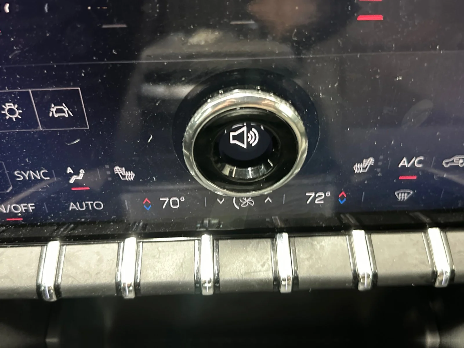 Used 2025 Sterling Metallic GMC AWD Elevation image 17