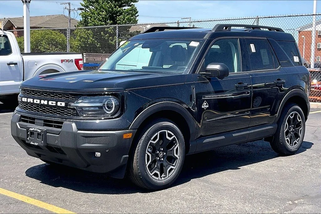 New 2025 Shadow Black Ford Outer Banks® image 11