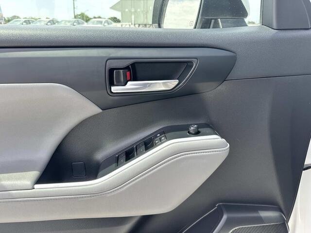 Used 2023 Wind Chill Pearl Toyota XLE image 20