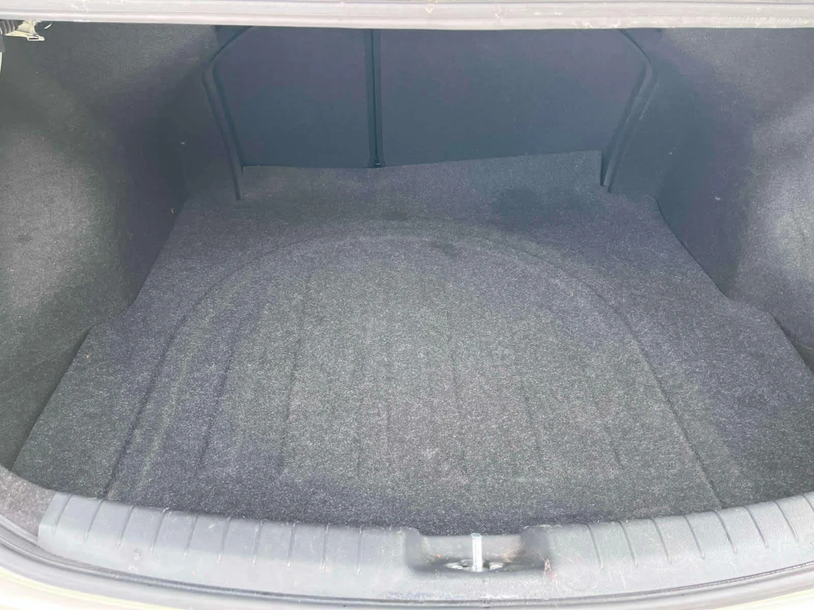 Used 2017 Mineral Beige Pearl Hyundai SE image 15