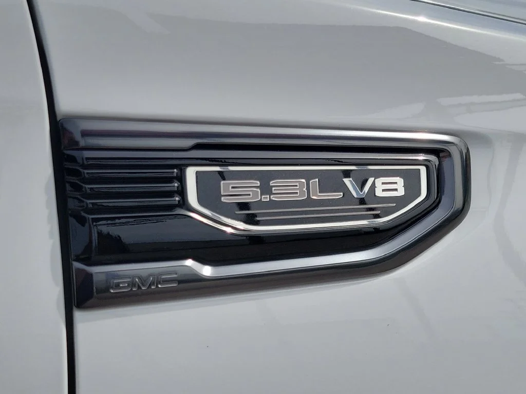 Used 2021 White GMC AT4 image 6