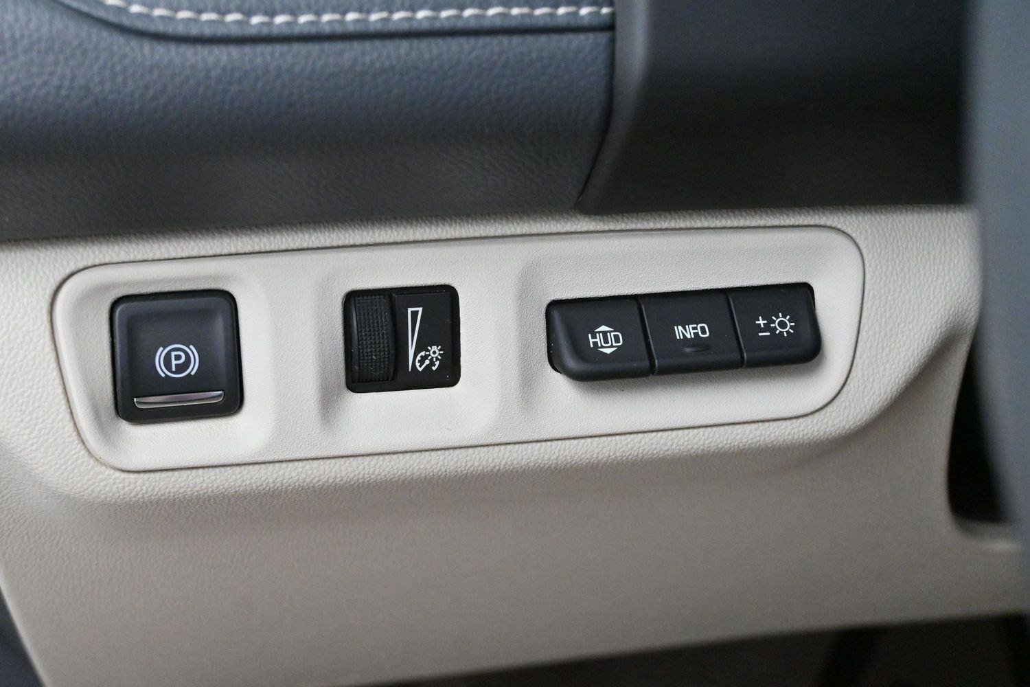 Used 2023 White Frost Tricoat GMC Denali image 31