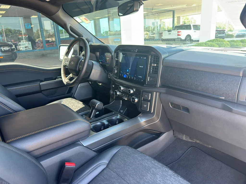 Used 2025  Ford Tremor image 34