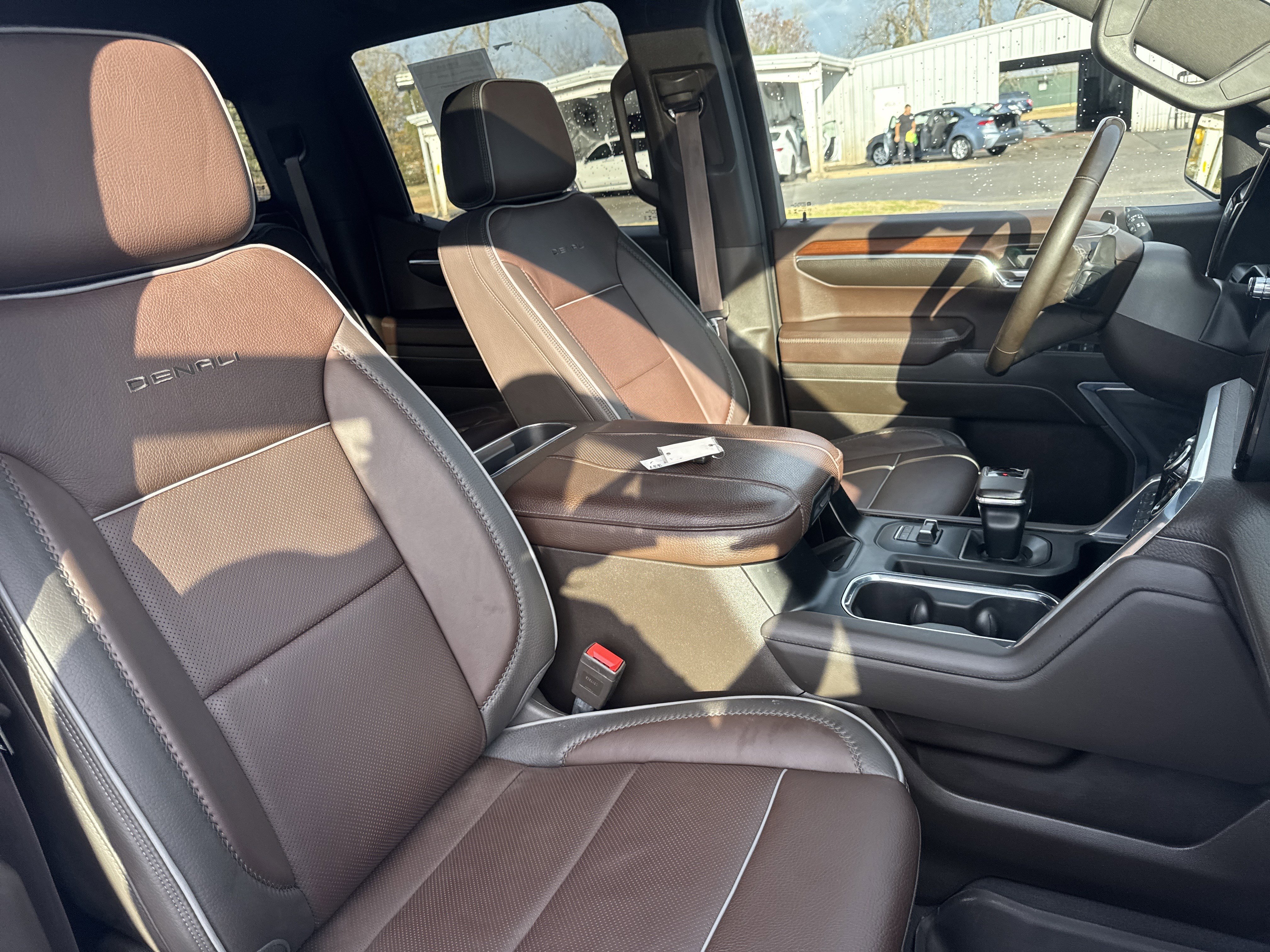 Used 2025 White Frost Tricoat GMC Denali image 33