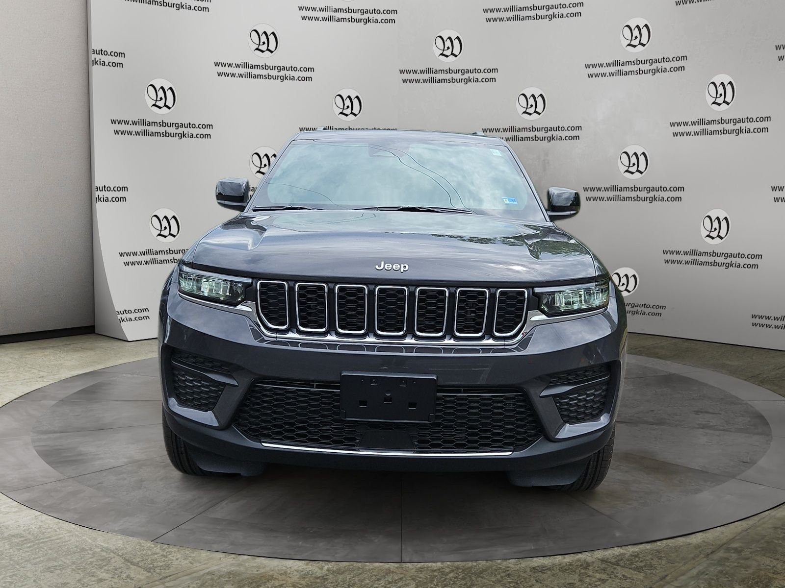 New 2026 Baltic Gray Metallic Clear-Coat Exterior Paint Jeep Laredo image 8