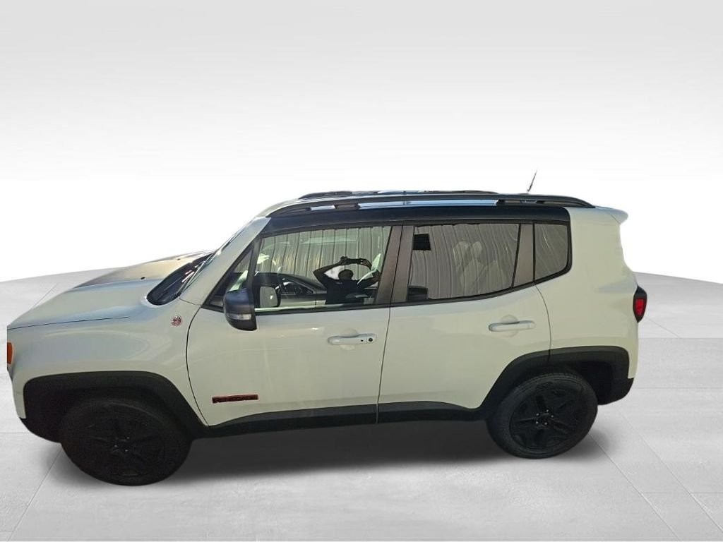 Used 2018 White Jeep Trailhawk image 3