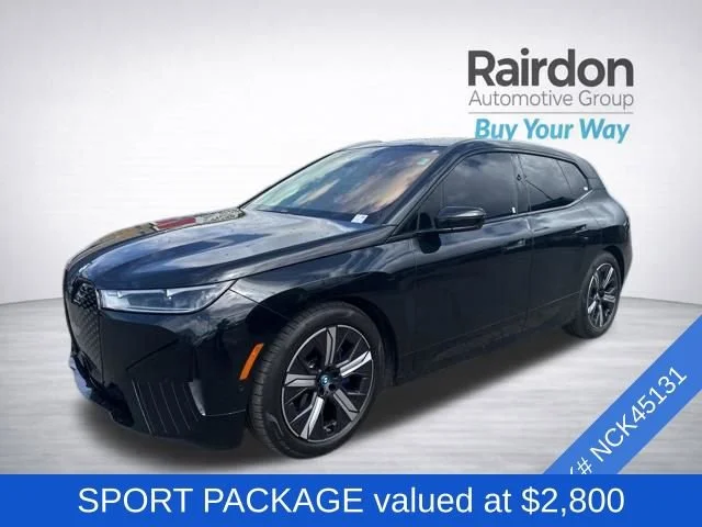 Used 2022 Black Sapphire Metallic BMW xDrive50 image 3