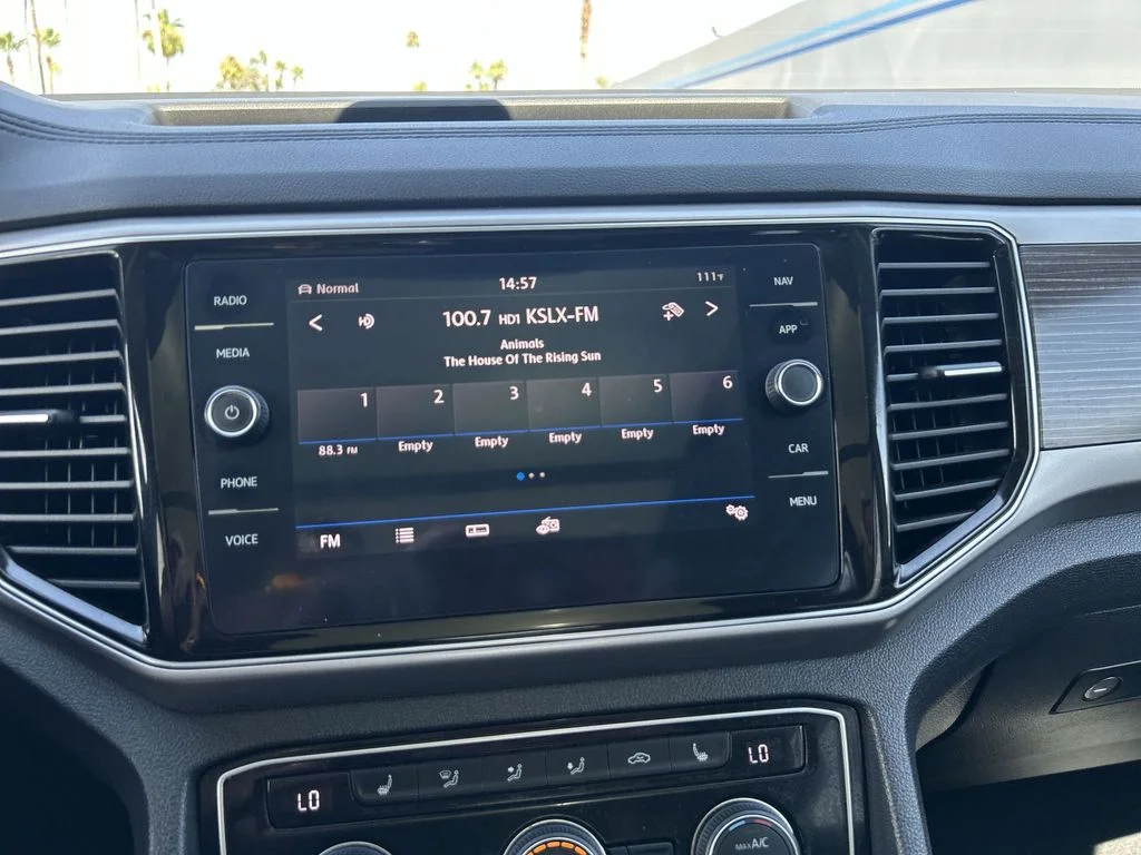 Used 2019 Blue Volkswagen SEL image 16