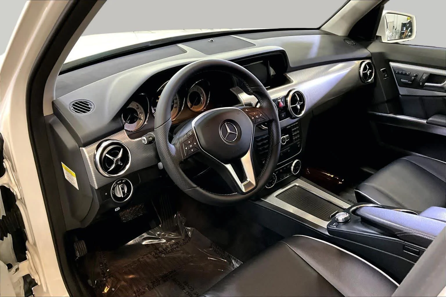 Used 2013 Diamond White Metallic Mercedes-Benz GLK 350 image 17