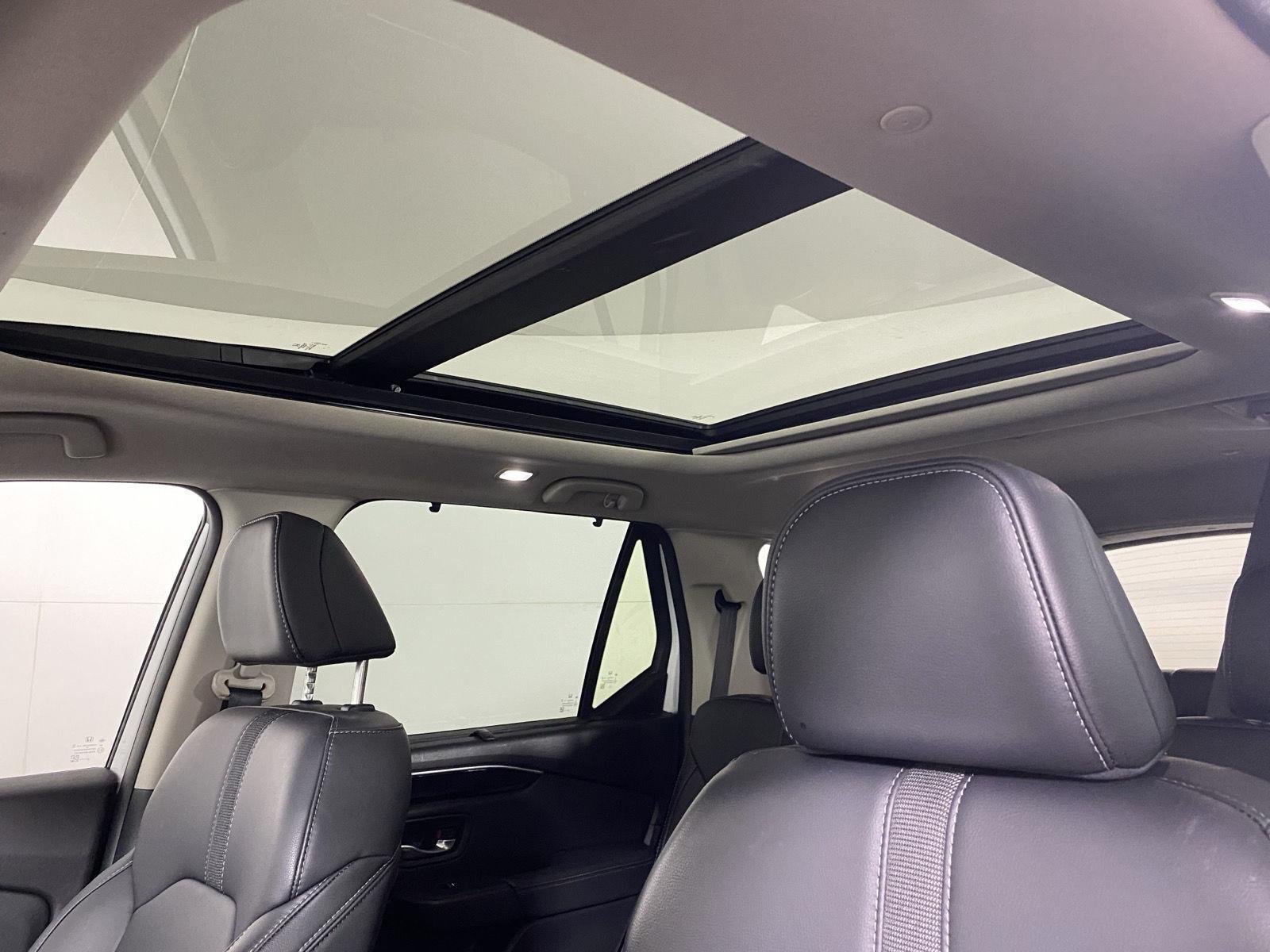 Used 2023 Platinum White Pearl Honda Touring image 14