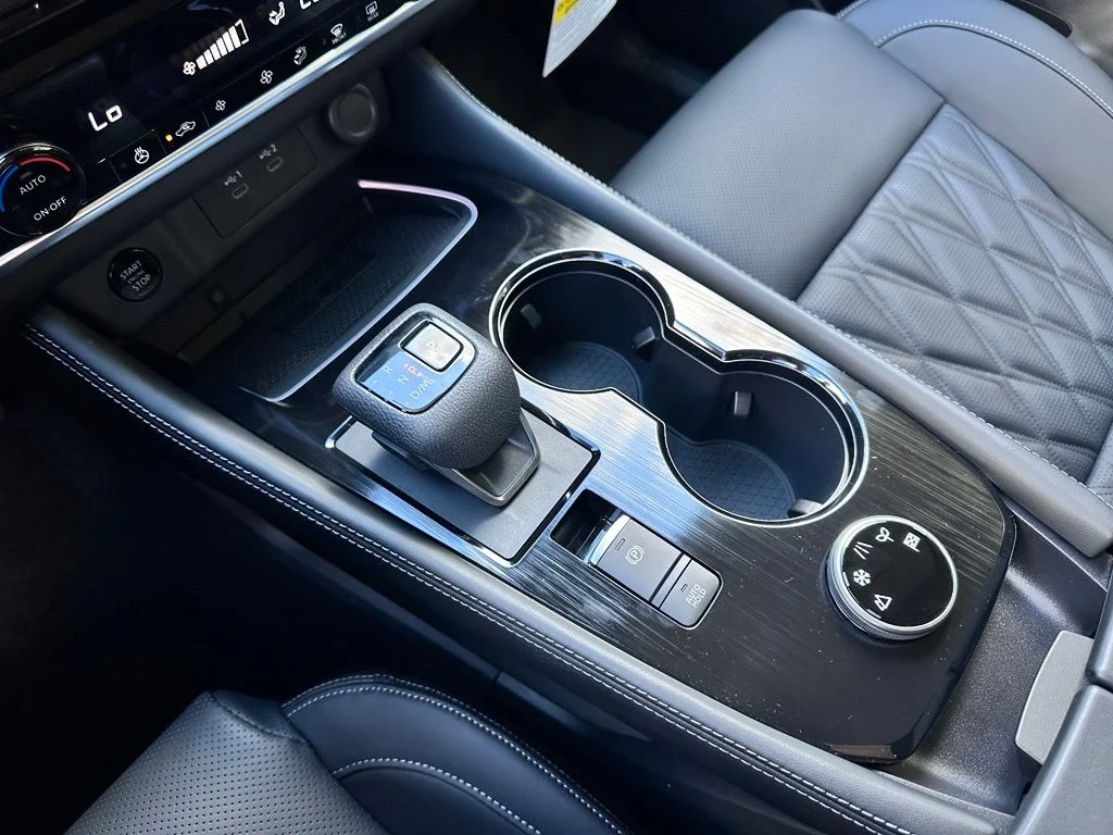 New 2026 Champagne Silver Metallic / Super Black Two-tone Nissan Platinum image 29