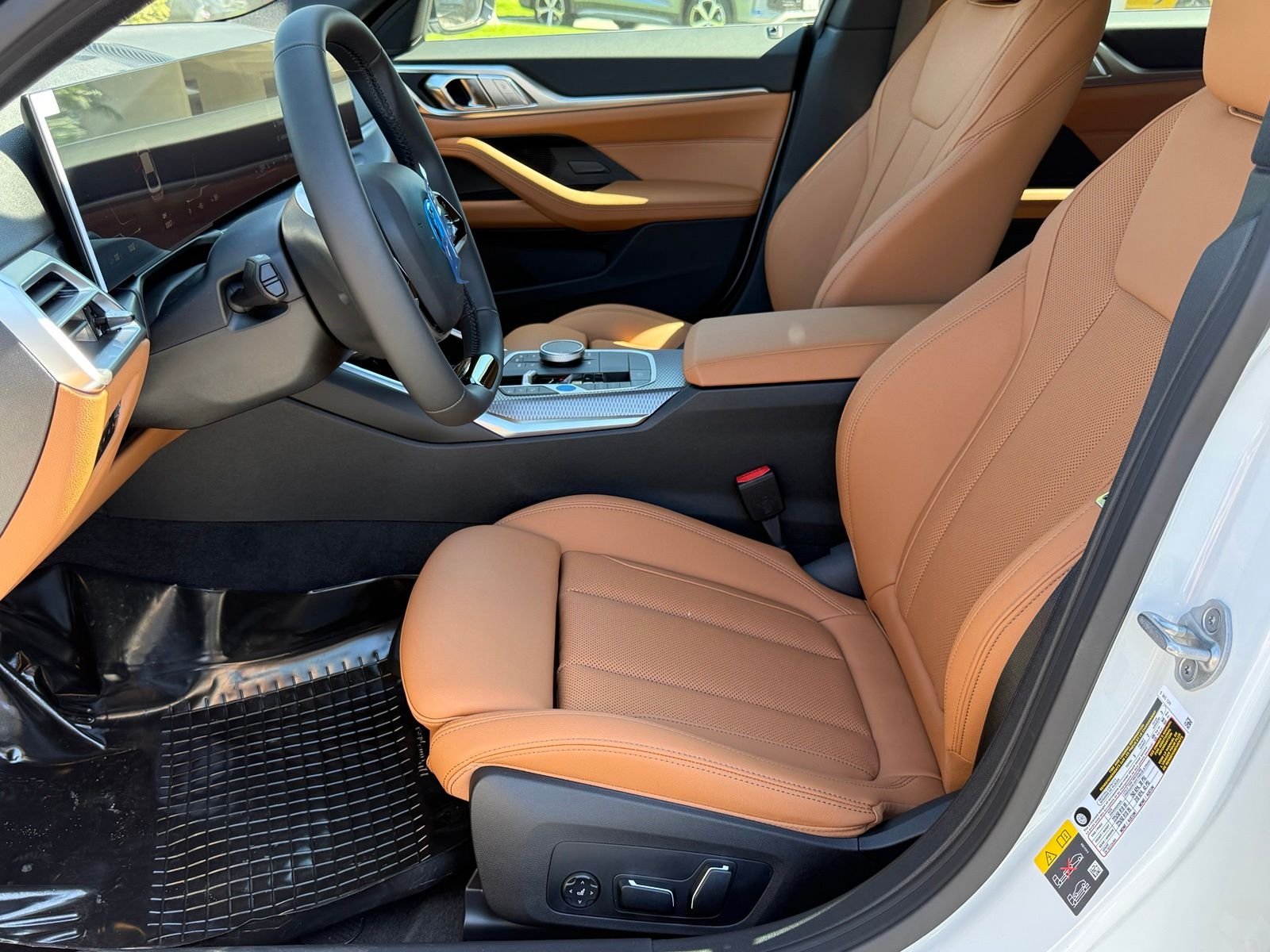 New 2026 Mineral White Metallic BMW eDrive40 image 21