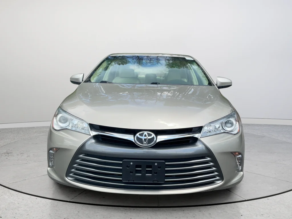Used 2016 Gold Toyota XLE image 4