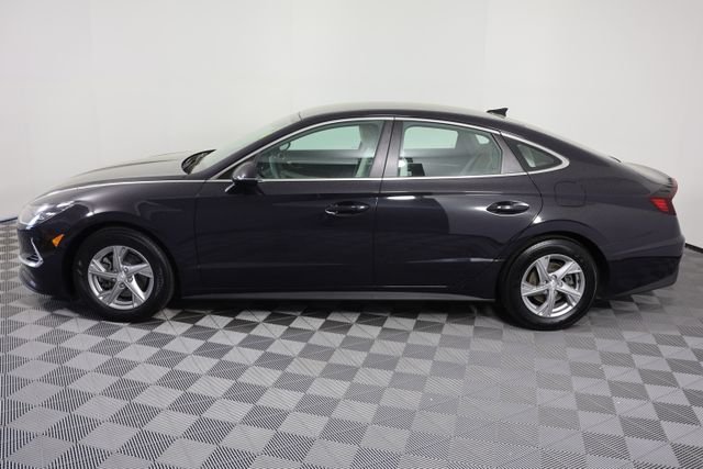 Used 2023 Blue Hyundai SE image 5