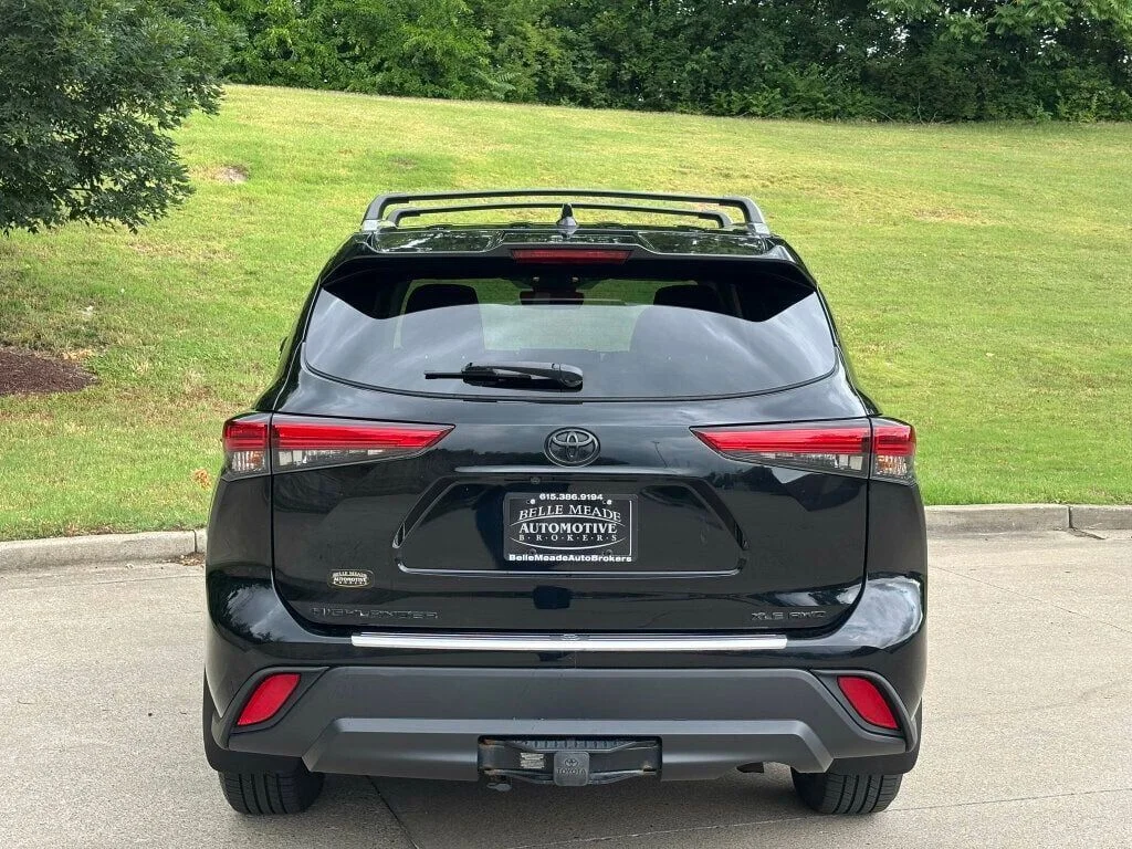 Used 2022 Black Toyota XLE image 10