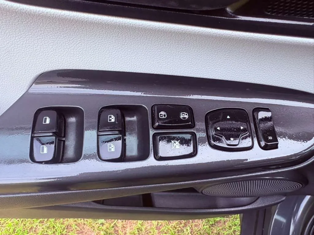 Used 2023 Gray Hyundai SEL image 14