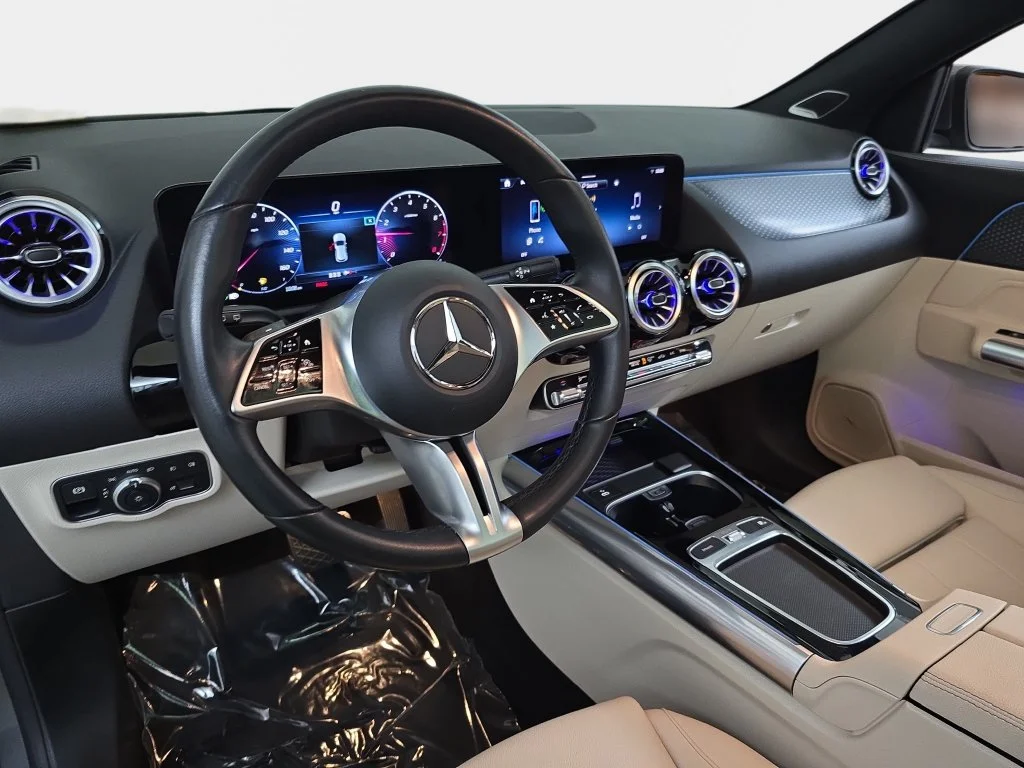 Used 2025  Mercedes-Benz GLA 250 image 12