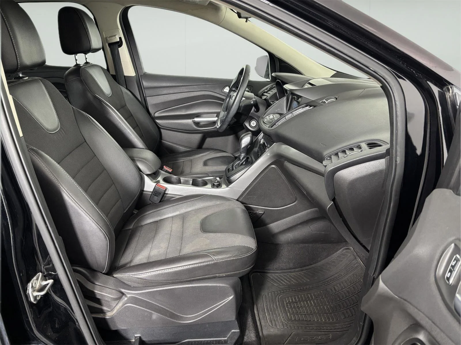 Used 2016 Shadow Black Ford SE image 22