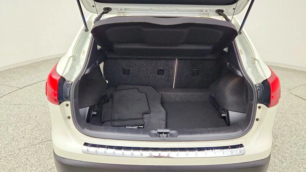 Used 2019 Pearl White Tricoat Nissan AWD SL w/ Premium Package, Moonroof & Bose Audio image 21