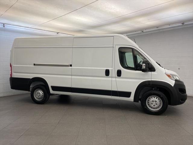 New 2026 Bright White Clear-Coat Exterior Paint RAM Tradesman image 2