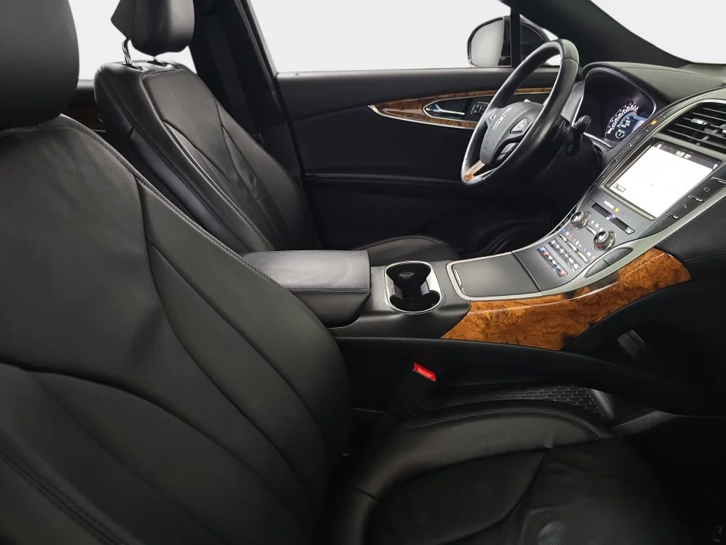 Used 2016 Black Lincoln Reserve image 10