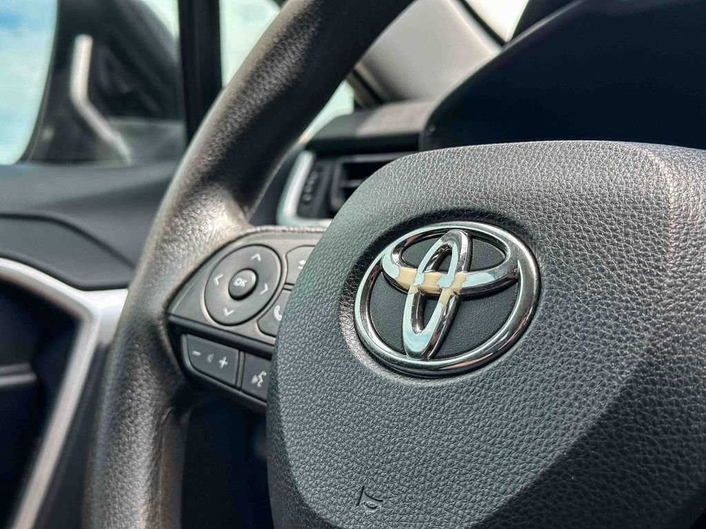2020 Toyota RAV4 LE - Photo 29