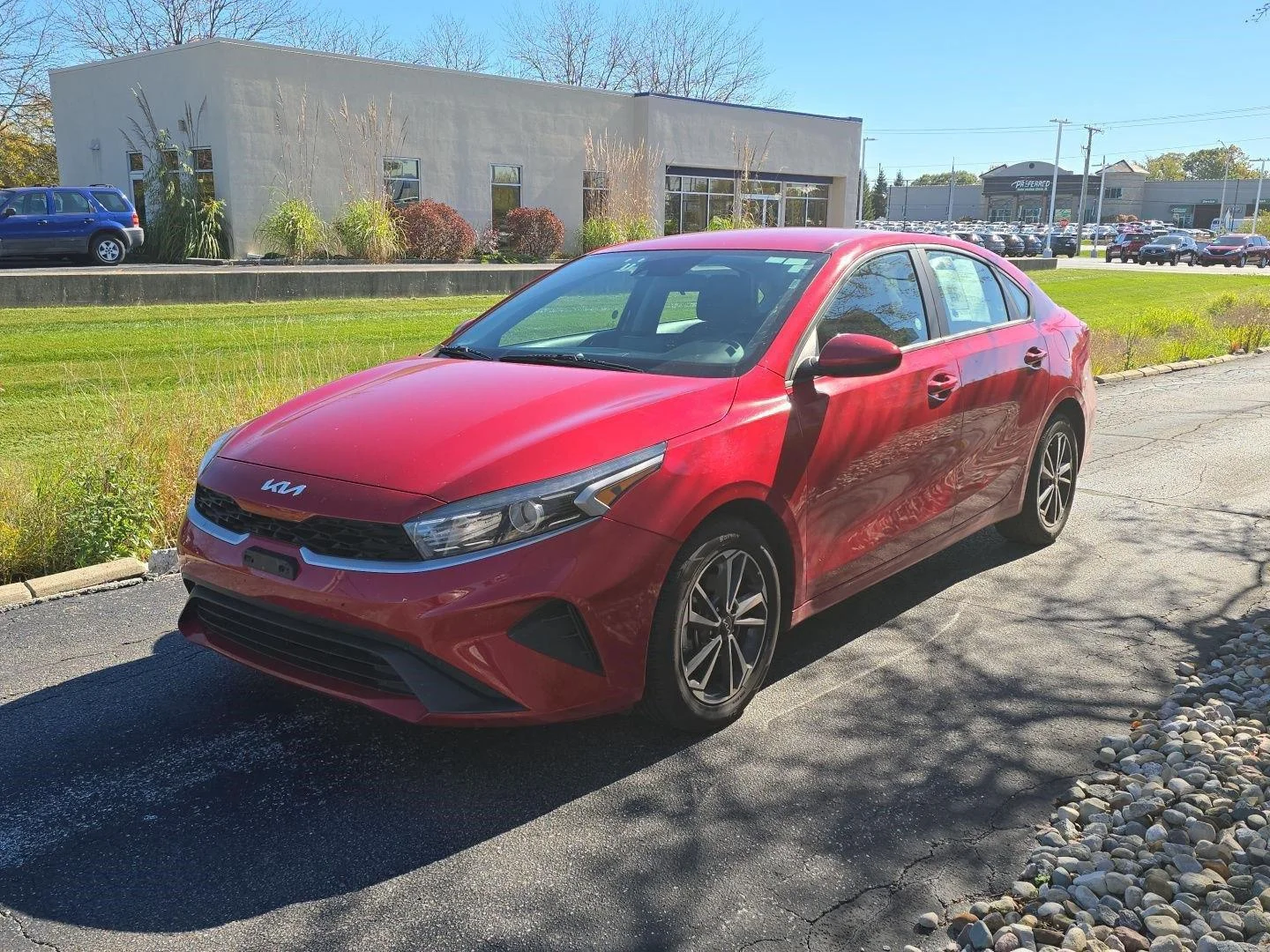 Used 2024 Currant Red Kia LXS image 3