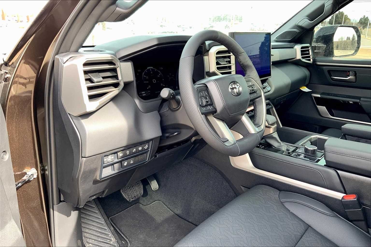 2025 Toyota Tundra Limited - Photo 8