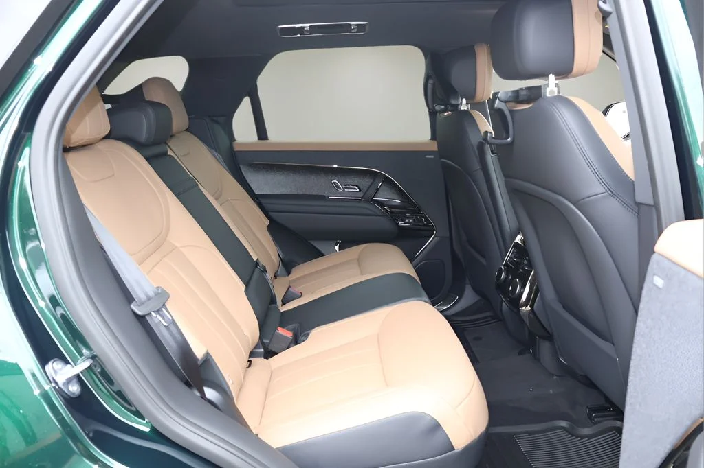 New 2026 British Racing Green Land Rover Dynamic SE image 15