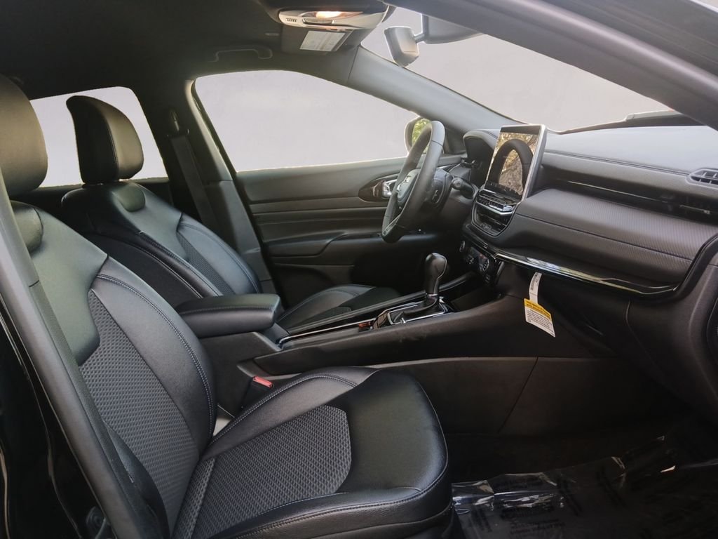 Used 2026 Black Jeep Latitude image 17