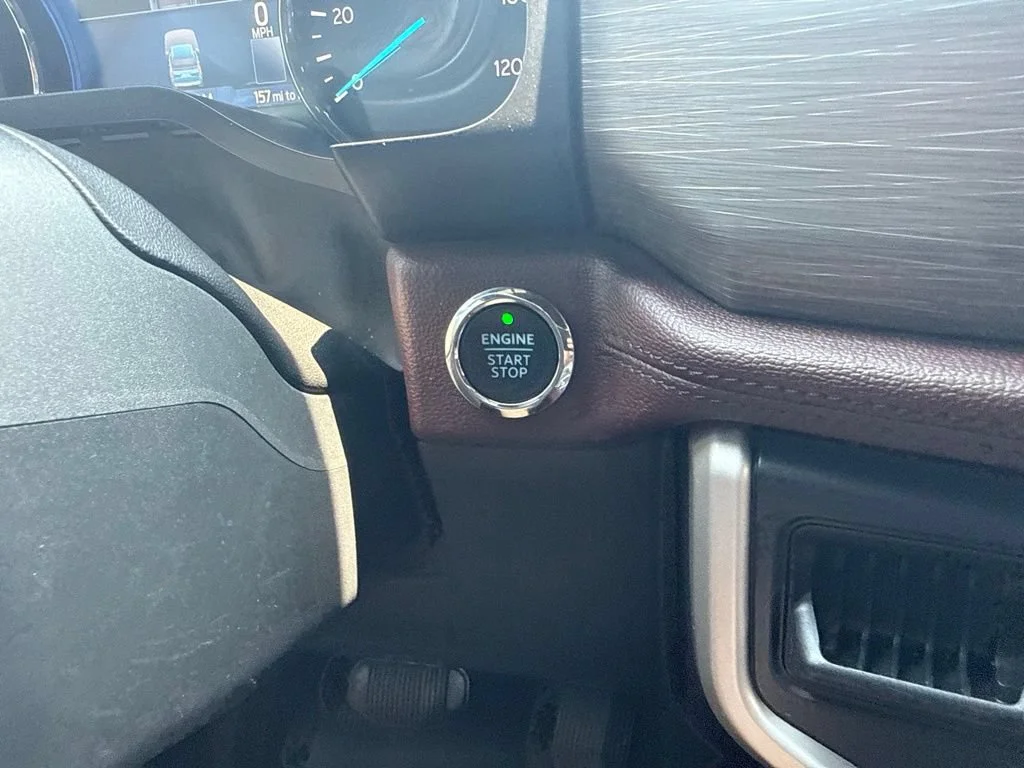 Used 2022  Ford Limited image 25