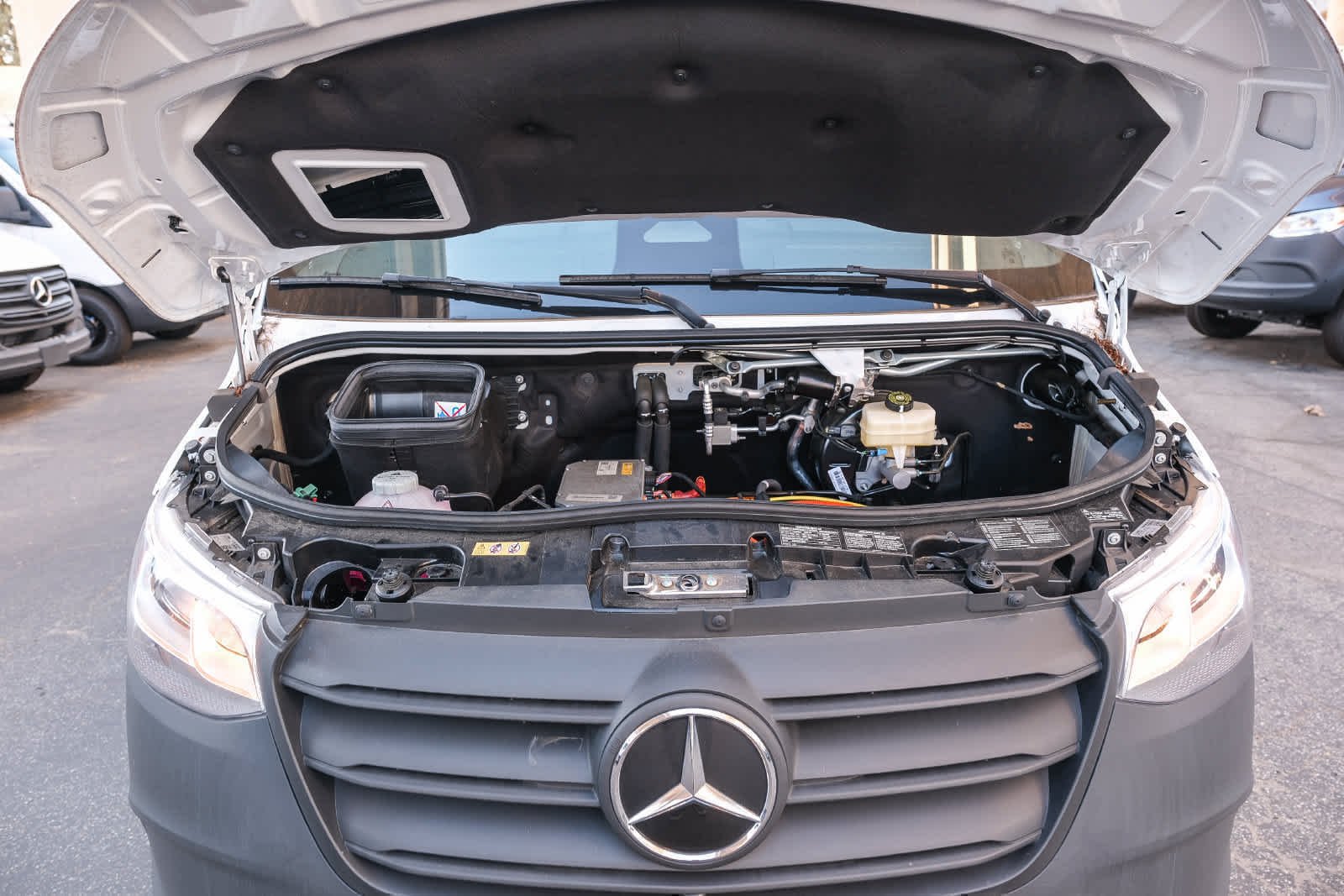 New 2025 Arctic White Mercedes-Benz Cargo 170 WB High Roof RWD Electric Motor image 31