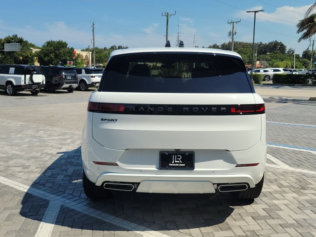 New 2026 White Land Rover Dynamic SE image 4