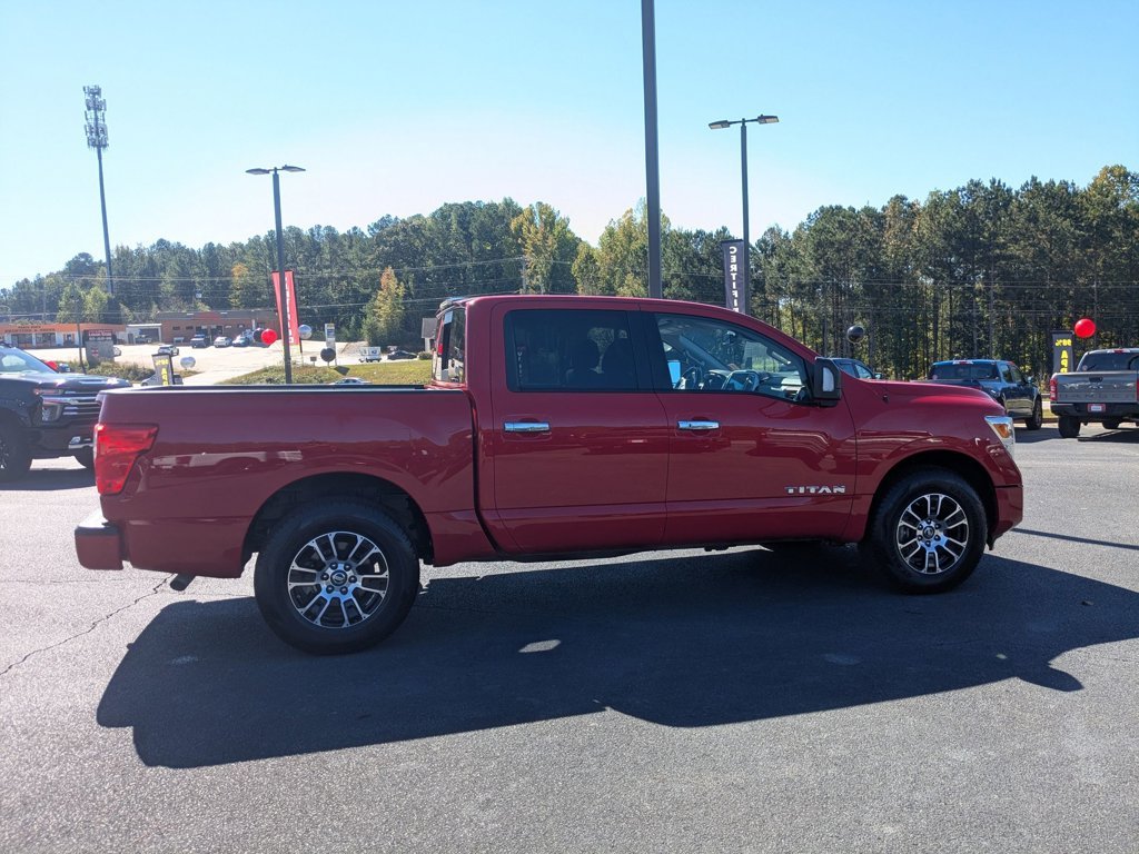 2021 Nissan Titan Crew Cab photo 4