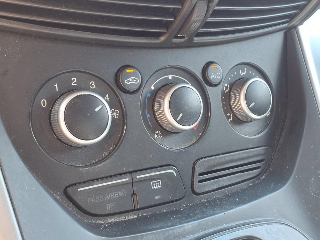 Used 2014 Orange Ford SE image 21