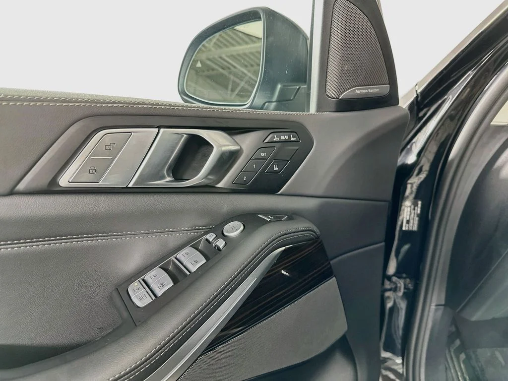 Used 2026 Black Sapphire Metallic BMW xDrive40i image 23