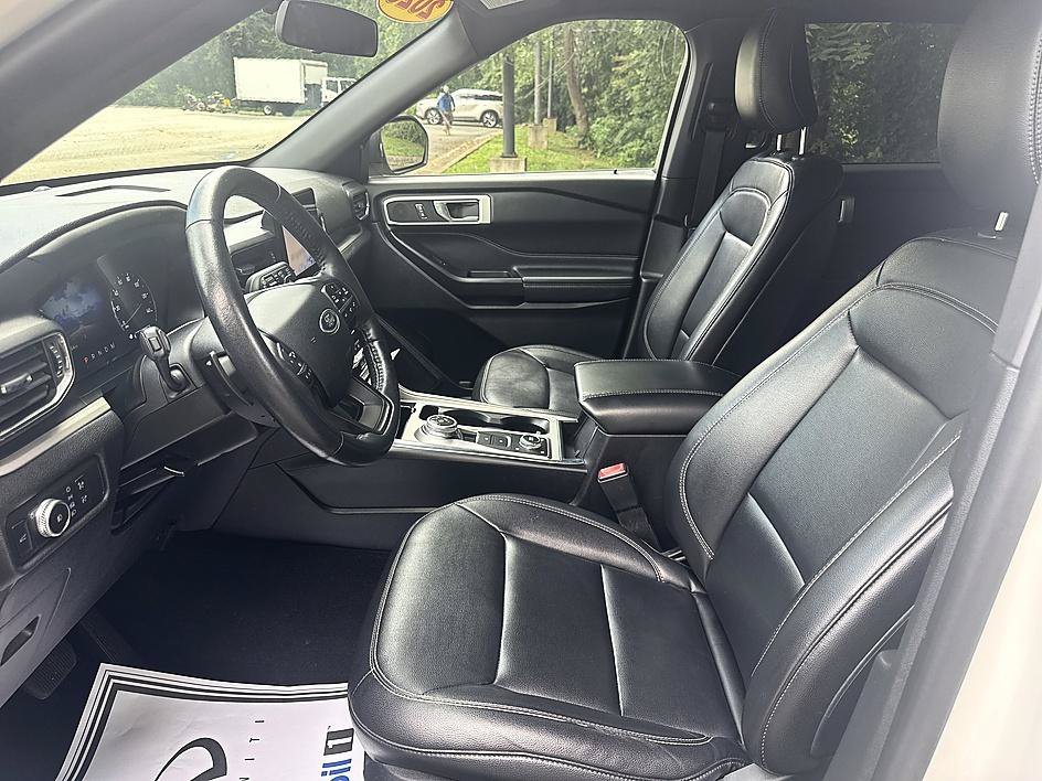 Used 2020 White Metallic Ford XLT image 11