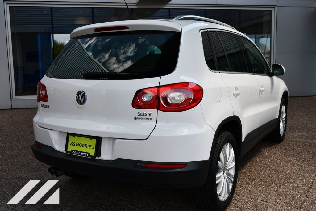 Used 2010  Volkswagen SE image 7