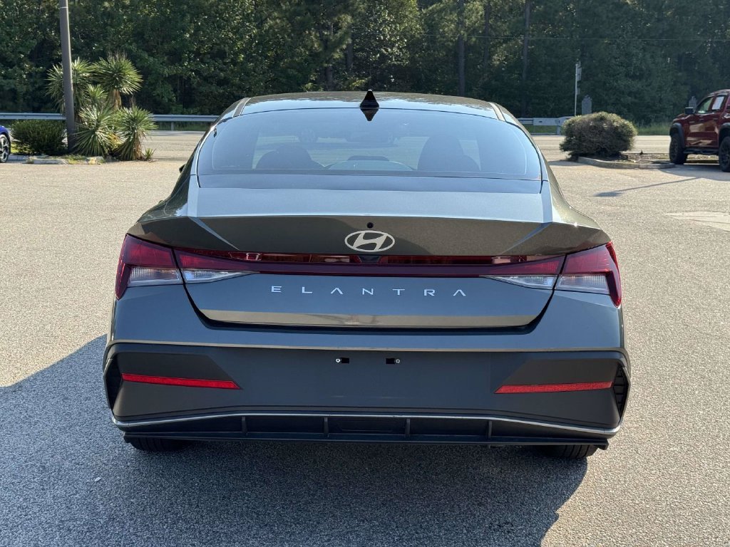 Used 2025 Gray Hyundai SE image 23