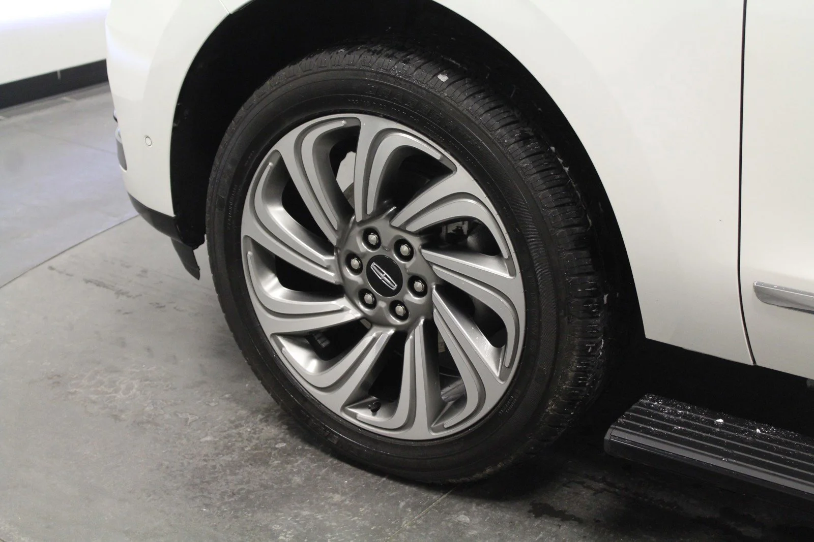 Used 2022 Pristine White Metallic Tri-Coat Lincoln Reserve image 10