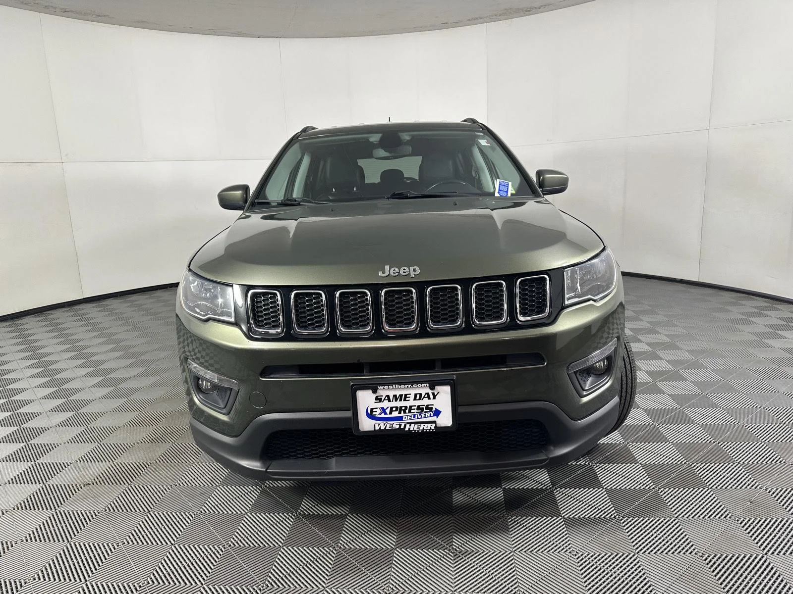 Used 2020 Olive Green Pearlcoat Jeep Latitude image 21