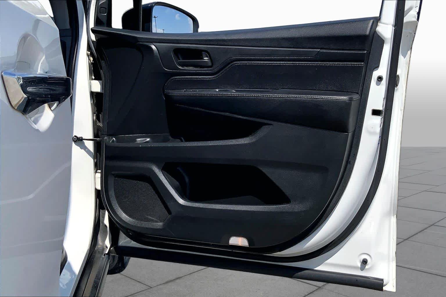 Used 2021 Platinum White Pearl Honda EX-L image 22