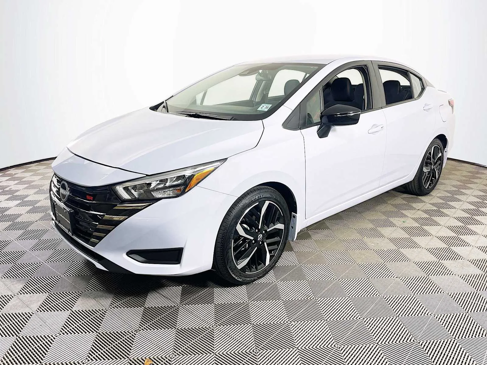 2025 Nissan Versa 1.6 SR CVT's photo