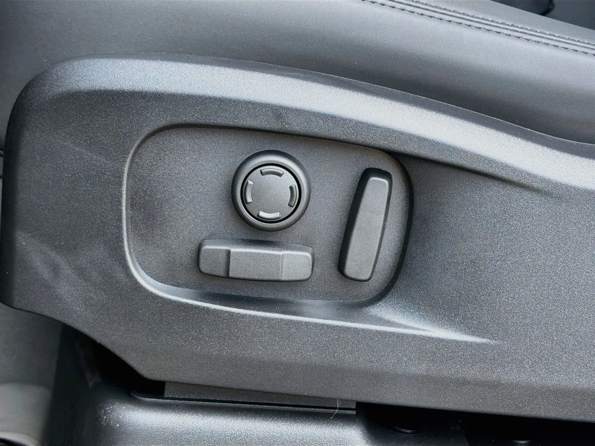 New 2026 Santorini Black Land Rover S image 24