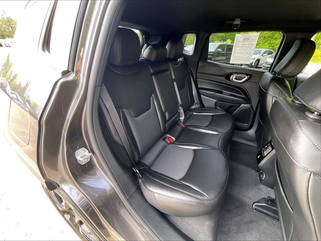 Used 2022 Gray Jeep Altitude image 19