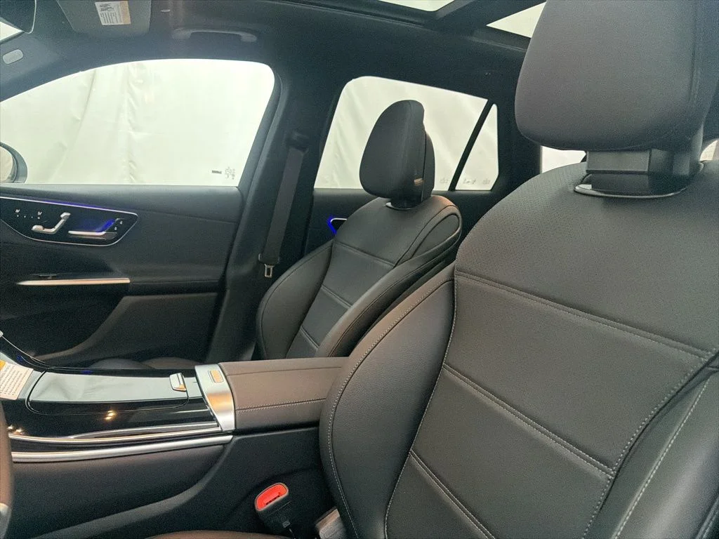 Used 2026 White Mercedes-Benz GLC 300 image 13