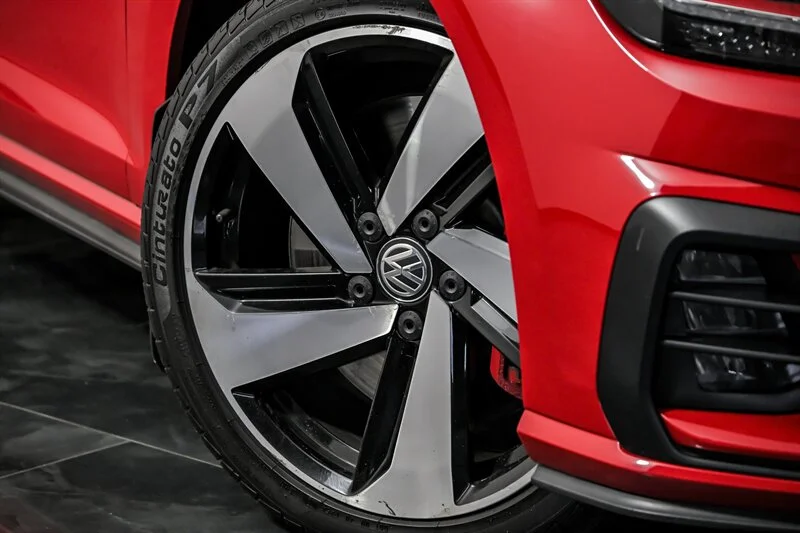 Used 2020 Tornado Red Volkswagen SE image 4
