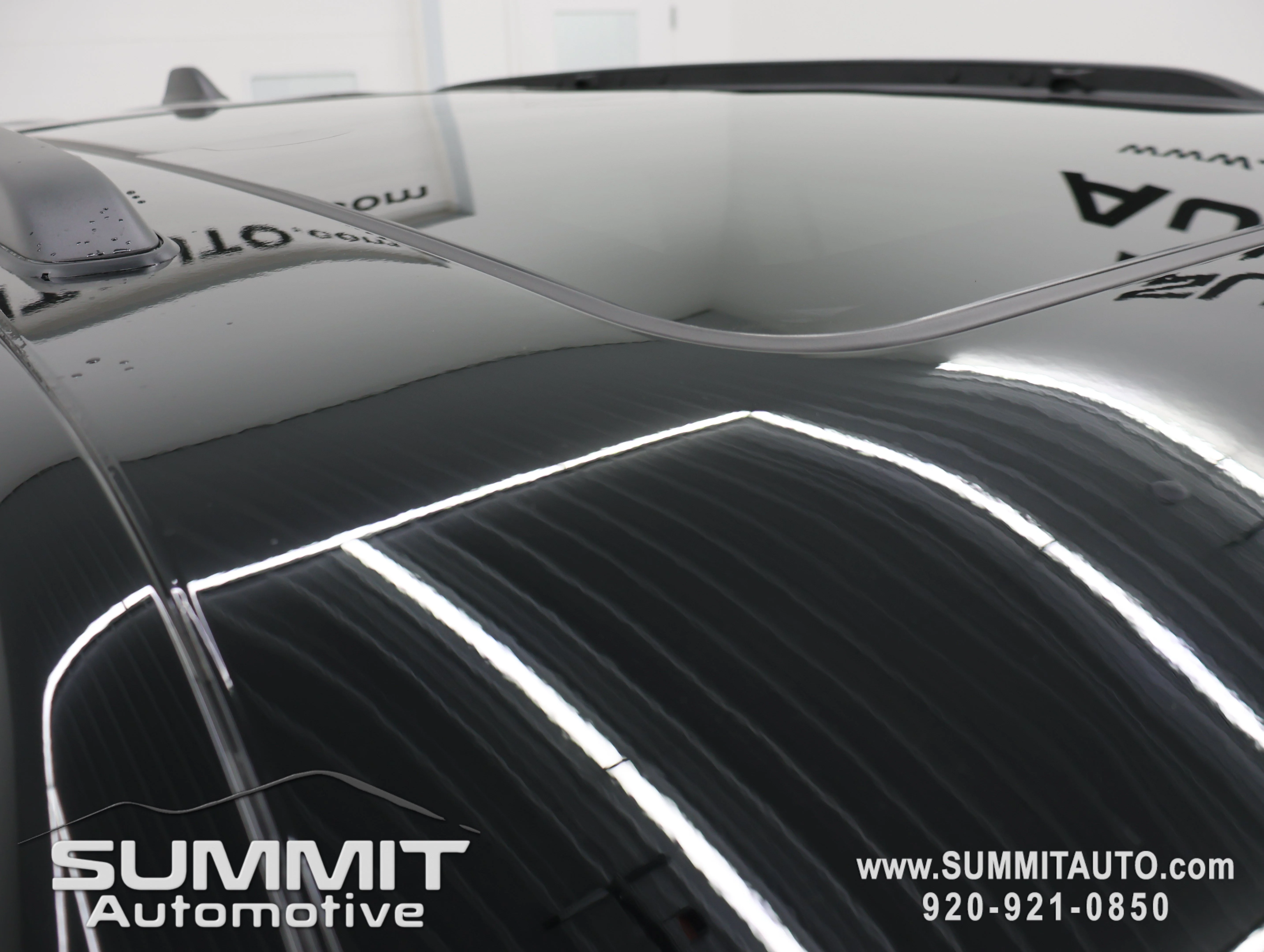 New 2026 Diamond Black Crystal Pearlcoat Jeep Limited image 4